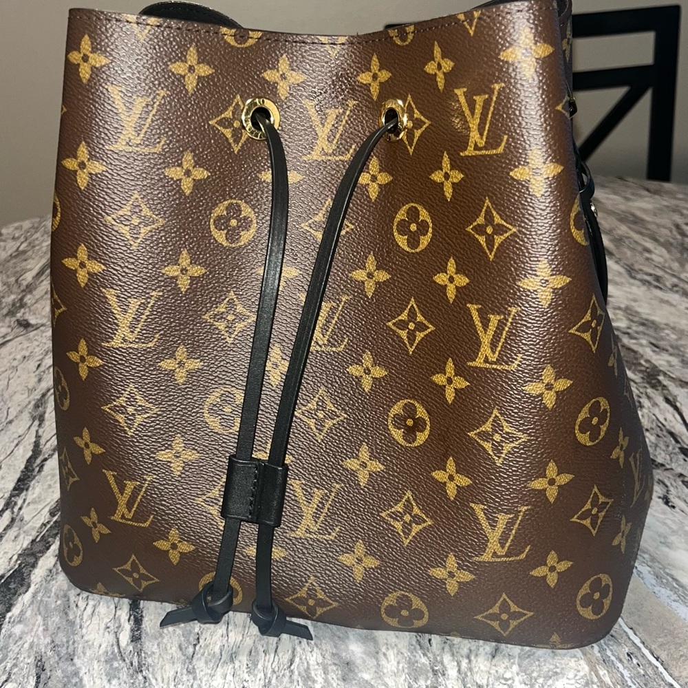 Authentic Louis Vuitton Monogram Neo Noe Noir